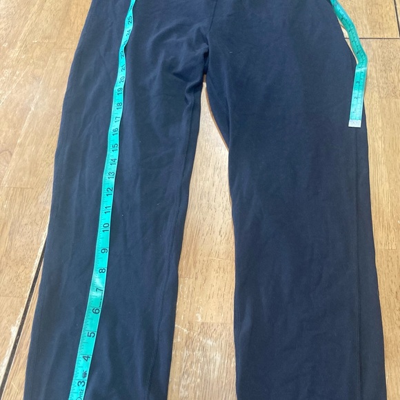 Beautiful lululemon Capri size 12 - Picture 3 of 7